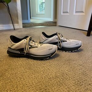 Women’s Brooks Adrenaline 22 GTS Athletic Shoes (size 8.5)